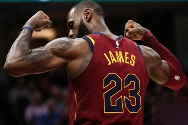 詹姆斯为何决心改命:从篮球巨星的奋斗故事谈起 詹姆斯为何决心改命:从篮球巨星的奋斗故事谈起
