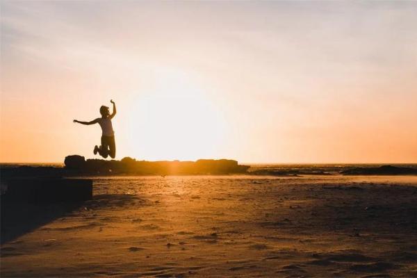 大海水命人如何找到适合自己的方位，拥抱生活的宽广与深邃