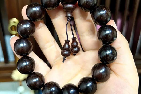 土命人士最适合佩戴的佛珠,全方位解析与推荐 土命人士最适合佩戴的佛珠,全方位解析与推荐