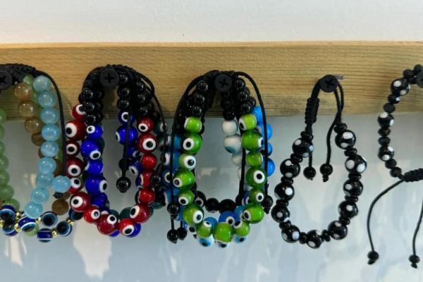 佛灯火命怎么佩戴首饰，选对饰品助你走向幸运之路