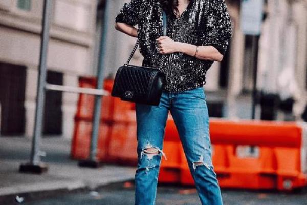 宽肩膀的女人，背负命运与力量的女神之路