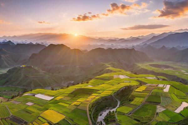 旺路旁土命的颜色与搭配，助你引路成功之道