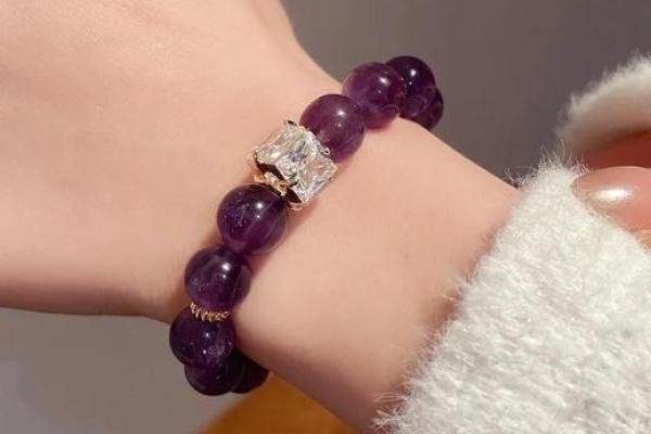 山头火命的人应该佩戴什么手链来提升运势? 山头火命的人应该佩戴什么手链来提升运势?