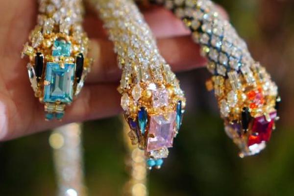 山涧水命与手链:选择适合你的灵动之饰品 山涧水命与手链:选择适合你的灵动之饰品