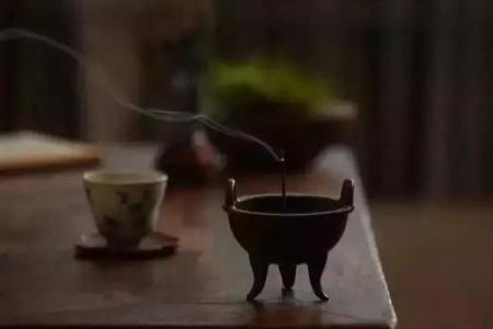 1979年土羊命的性格与命运解析：寻求内心的平衡与和谐