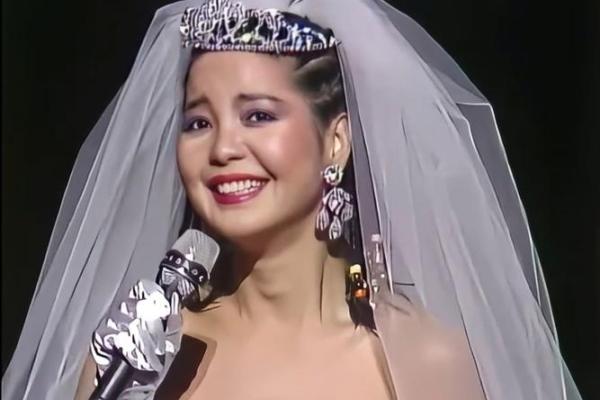 邓丽君命局解析：音韵与命运交织的传奇人生