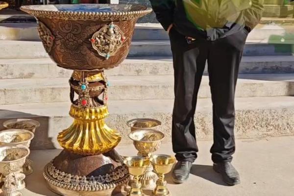 佛前灯命带什么首饰？让我们一起揭开神秘面纱！