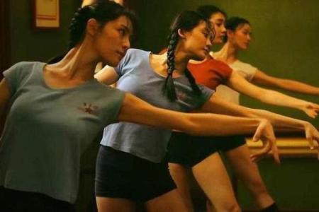 张无忌的命运之谜：逆境中的英雄与人的选择