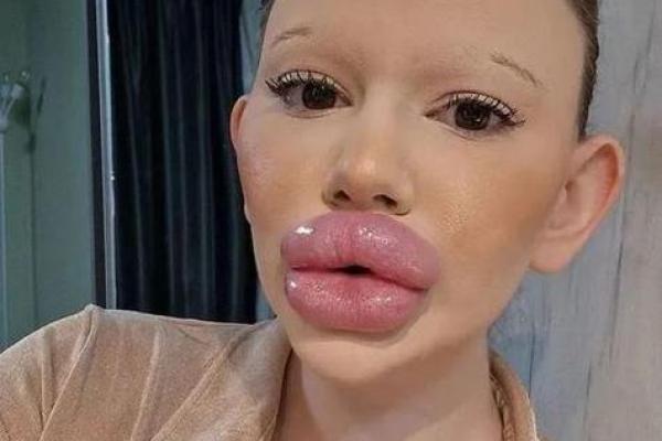 嘴唇厚的女人，命运与魅力：从容自信的人生哲学