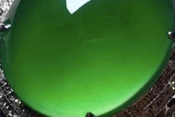 金命适合佩戴的翡翠颜色与风水解析