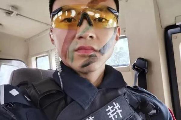 特警英勇救人：生命的重托与责任的担当