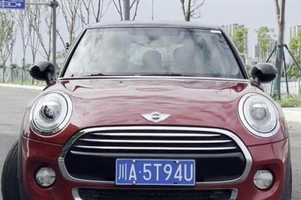 迷你风潮：宝马Mini如何引领小型车市场的时尚潮流