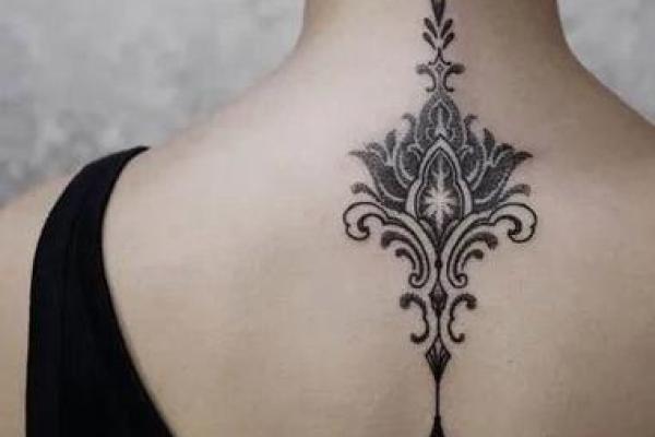 根据命理学原则选择你的专属纹身，魅力与个性完美结合！