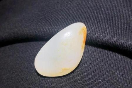 路旁土命者与玉石的缘分：选择适合自己的玉石提升运势