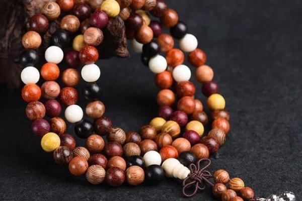 带金戒指的命理分析：从命势看人生助力