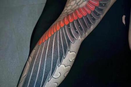 属狗土命者适合的纹身选择与风水指南