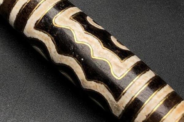 水鼠命与天珠的完美结合：提升运势的秘密武器