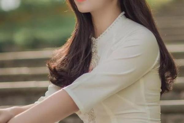 下巴小的女人命运解析：美丽与挑战并存的生活哲学