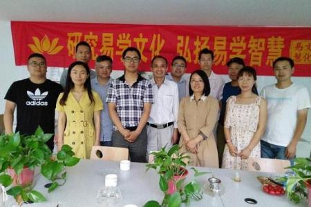 1996年出生女性的命运解析：一生的智慧与挑战之旅