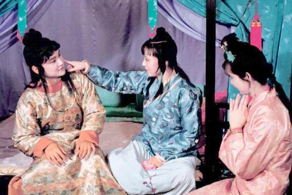 宝玉心变化：从黛玉到宝钗的情感轨迹