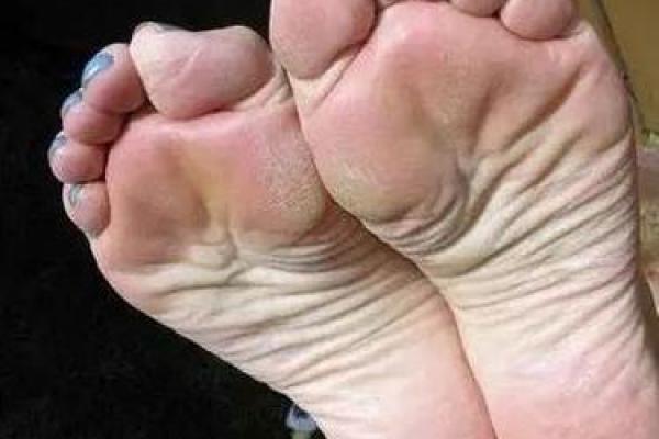 长在皇帝脚底的命：揭开命运的神秘面纱