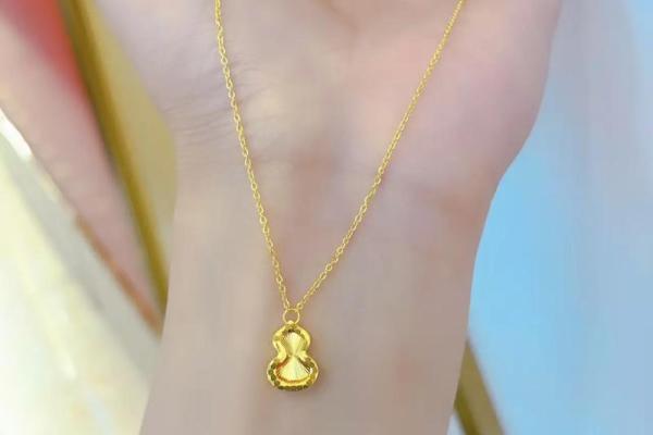 命里金太多，如何选择合适的佩戴物？