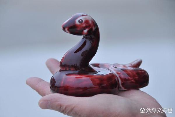 2001年属蛇人的命运解析：深邃智慧与坚韧不拔的灵魂之旅