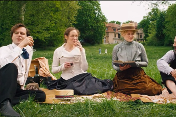 女人脖子短的命运:隐藏的性格与生活哲学 女人脖子短的命运:隐藏的性格与生活哲学