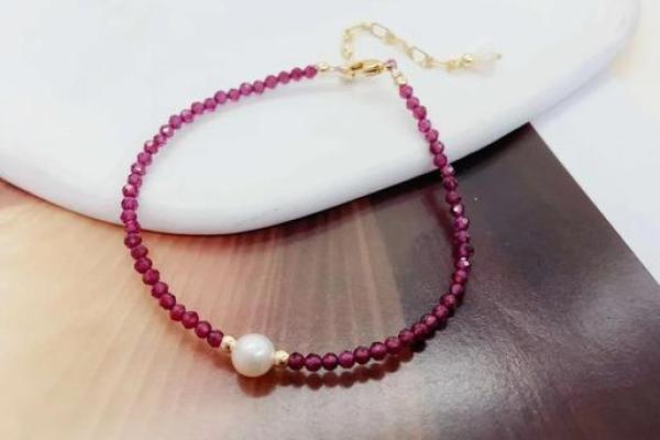 火命者的珠子颜色选择:能量与魅力的完美结合 火命者的珠子颜色选择:能量与魅力的完美结合