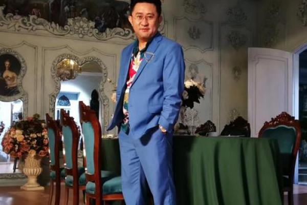 假命天子:一场权谋与情感交织的传奇故事 假命天子:一场权谋与情感交织的传奇故事