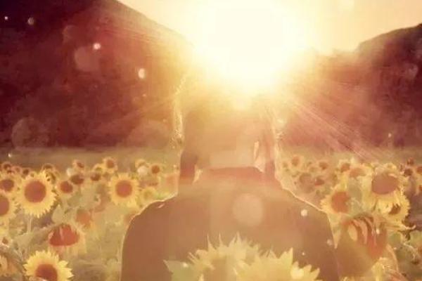 1957年出生的土命人：生活中的阳光与挑战