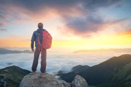 1957年出生的土命人：生活中的阳光与挑战