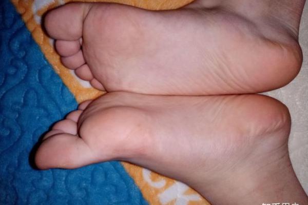 男孩头大脚长，命运与性格的奇妙联系！