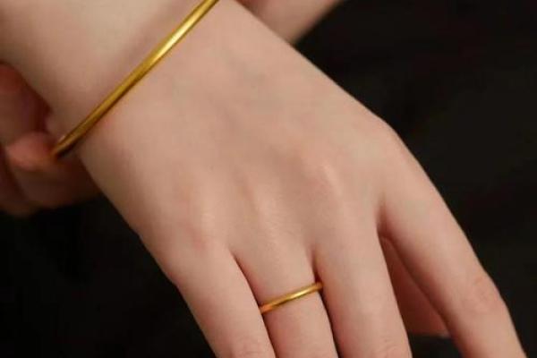 金命缺水，佩戴这些饰品助你水润人生！