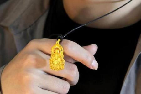 金命人最适合佩戴的首饰，助运与提升魅力的秘密探讨！
