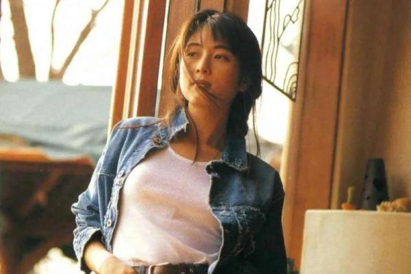 井泉水命人喜欢的颜色：自然之美的深刻印象