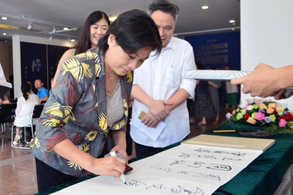 完美群体命盘:探索个人与群体的和谐之道 完美群体命盘:探索个人与群体的和谐之道