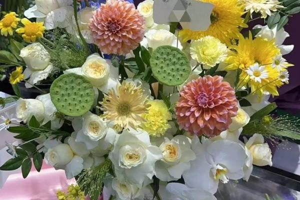 适合“饿金命”的鲜花,点亮你的生活与运势! 适合“饿金命”的鲜花,点亮你的生活与运势!