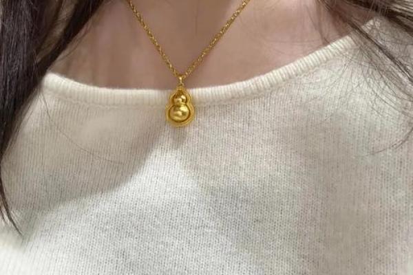 土命人佩戴什么项链:为你的命理增添一抹光彩 土命人佩戴什么项链:为你的命理增添一抹光彩