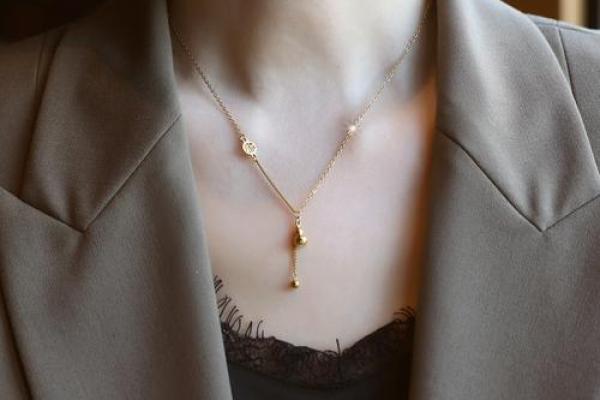 土命人佩戴什么项链:为你的命理增添一抹光彩 土命人佩戴什么项链:为你的命理增添一抹光彩