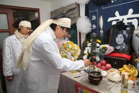 火命的葬礼方向：如何选择合适的归宿