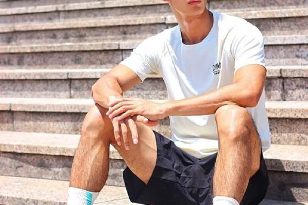 没腿毛的男人,拥有怎样的人生?揭开迷人的秘密! 没腿毛的男人,拥有怎样的人生?揭开迷人的秘密!