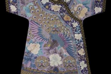 古代命妇进宫穿着之美：典雅与权威的完美结合