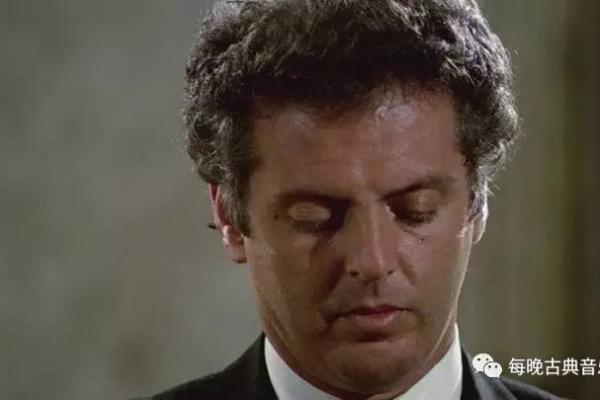 女子头发硬粗的命运揭示:性格、职业与生活的三重奏 女子头发硬粗的命运揭示:性格、职业与生活的三重奏