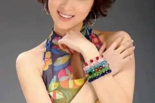 金巧巧：从银幕女神到“公主命”的人生传奇