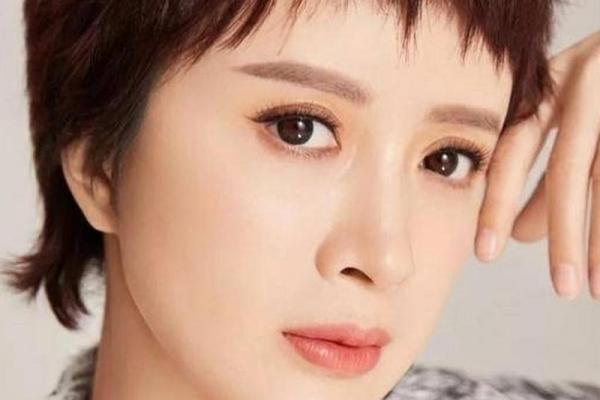 金巧巧：从银幕女神到“公主命”的人生传奇