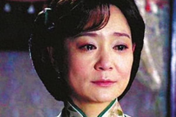 琼瑶:在华丽与悲剧交织的丫鬟命运中蜕变 琼瑶:在华丽与悲剧交织的丫鬟命运中蜕变