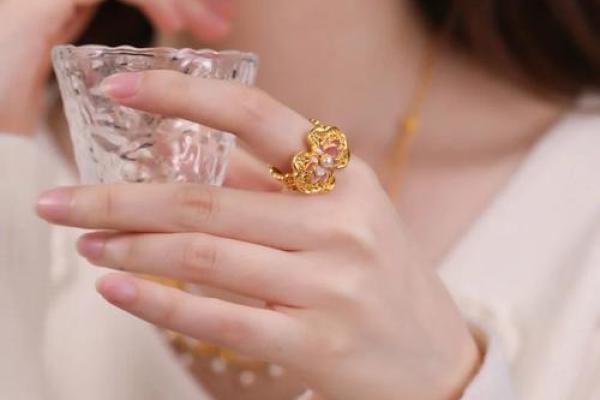 揭秘白蜡金命龙女的佩戴法则，提升运势与魅力！