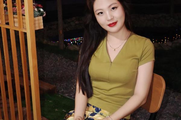 笑容如花，让人生精彩：浅谈甜美笑容的命运之路