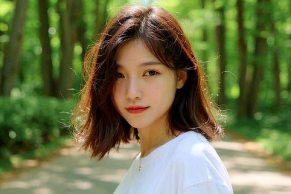 笑容如花，让人生精彩：浅谈甜美笑容的命运之路